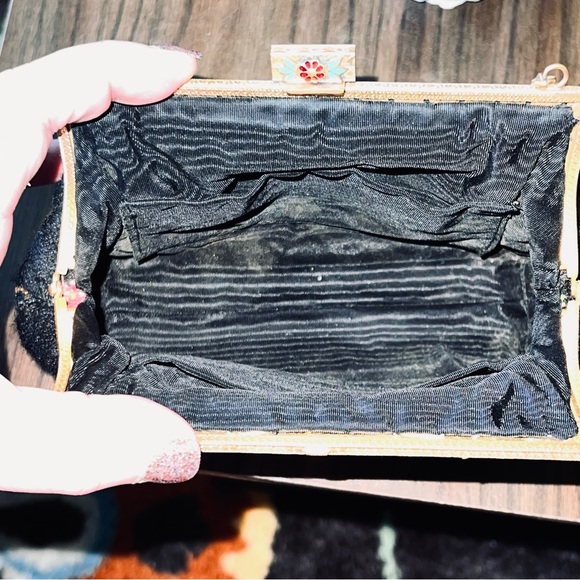 Spectacular Vintage Pettipoint Purse with Kisslock Change Purse and Mirror - Picture 14 of 15